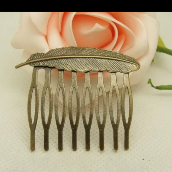 Accessories - $1 ONE LEAF HAIR COMB. NEW. $1 WITH ANY $10 ORDER OR MORE
